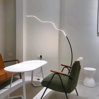 Lampadaire LED Ondulé avec Télécommande | Marco Lucetti