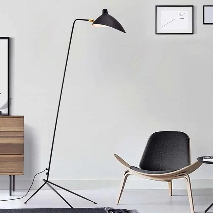 Lampadaire minimaliste en métal noir avec abat-jour rotatif | Marco Lucetti