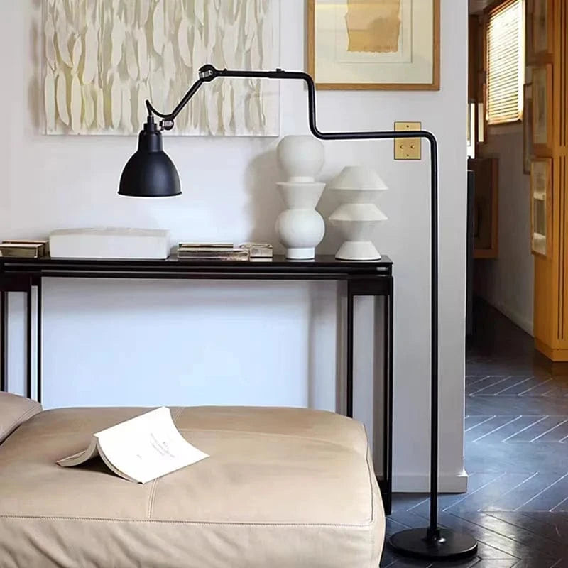 Lampadaire pivotant à bras long en métal sur pied | Marco Lucetti