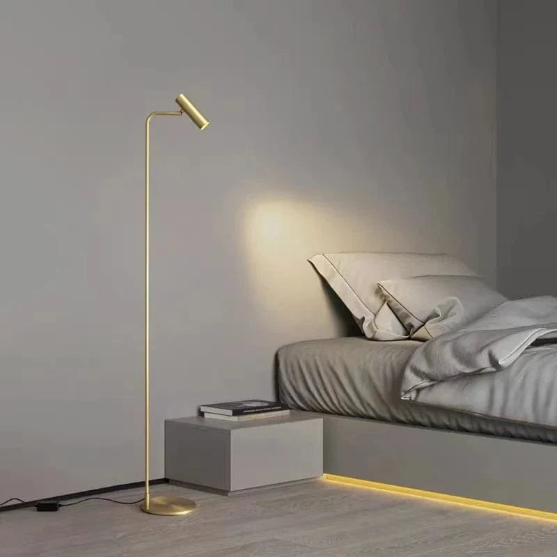 Lampadaire rotatif en laiton minimaliste avec 3 niveaux d'éclairage | Marco Lucetti