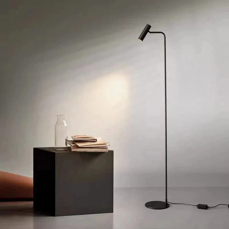 Lampadaire rotatif en laiton minimaliste avec 3 niveaux d'éclairage | Marco Lucetti