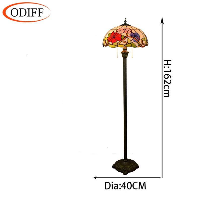 Lampadaire Tiffany : Éclat du verre vitrail rouge et vert | Marco Lucetti