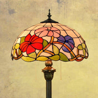 Lampadaire Tiffany : Éclat du verre vitrail rouge et vert | Marco Lucetti