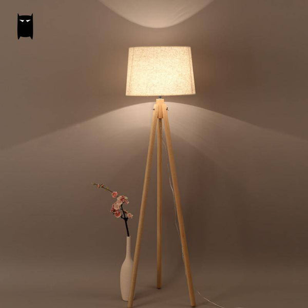 Lampadaire trépied scandinave en bois | Marco Lucetti