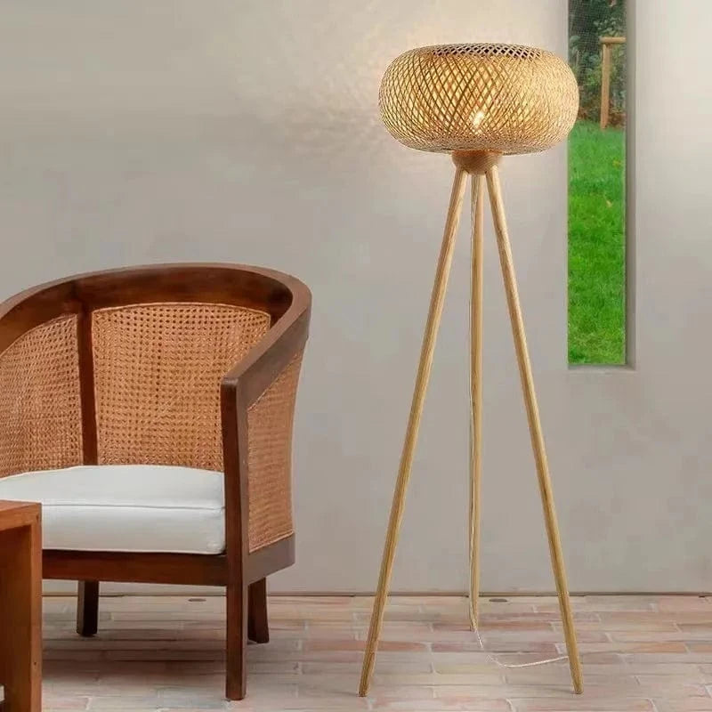 Lampadaire Vintage en bois et trépied | Marco Lucetti