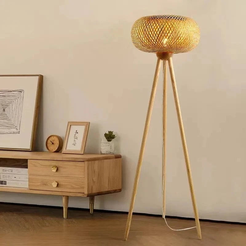 Lampadaire Vintage en bois et trépied | Marco Lucetti
