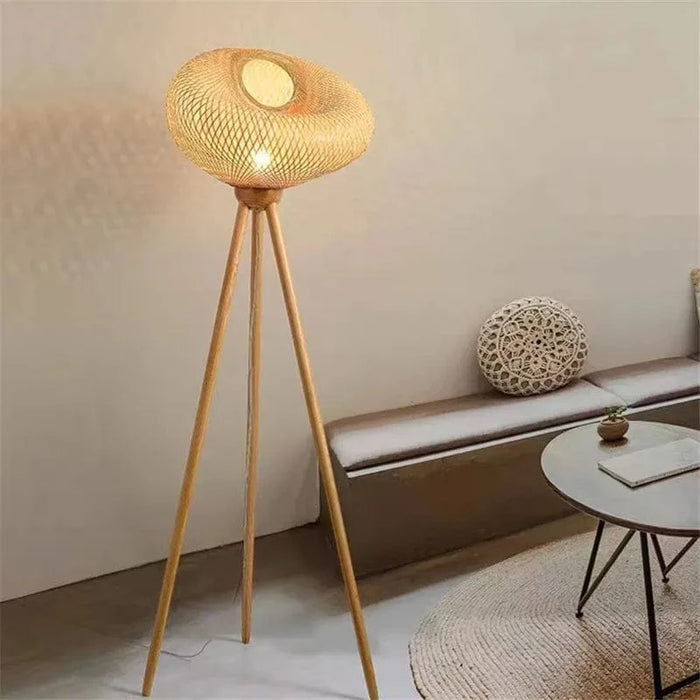 Lampadaire Vintage en bois et trépied | Marco Lucetti