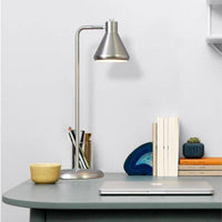 Lampe à poser design LED : Tube métal coloré, forme triangulaire | Marco Lucetti