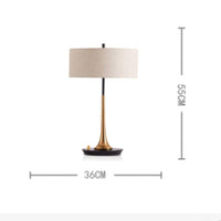 Lampe à poser dorée: style moderne avec abat-jour en tissu | Marco Lucetti