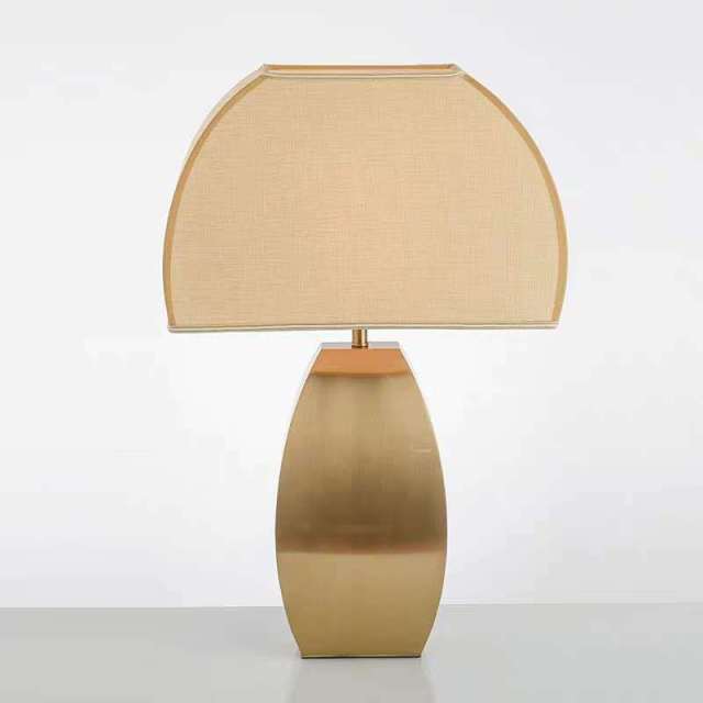 Lampe à poser Julieta Dome modern style | Marco Lucetti Doré