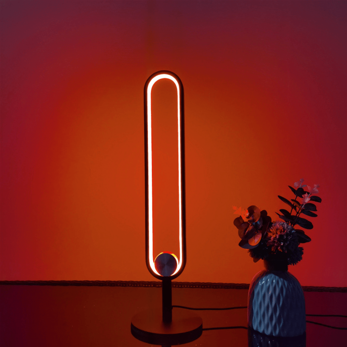 Lampe à poser LED minimaliste en métal, modèle Hevenly. | Marco Lucetti D