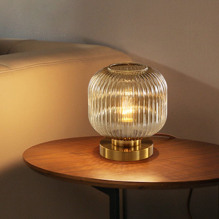 Lampe à poser Quinn en verre coloré et base dorée | Marco Lucetti