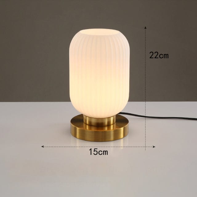 Lampe à poser Quinn en verre coloré et base dorée | Marco Lucetti D