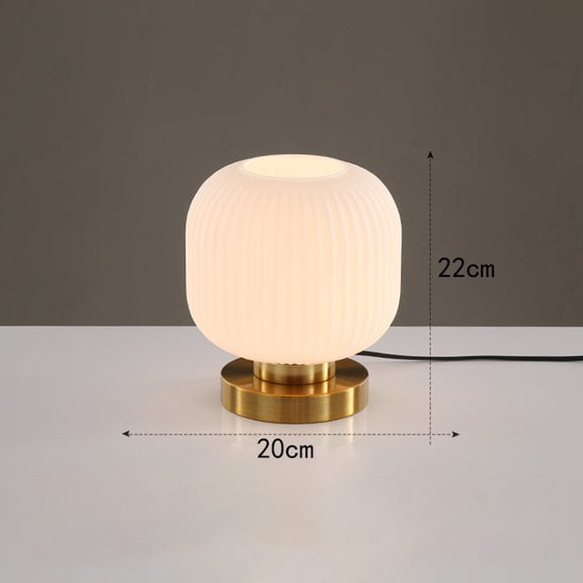 Lampe à poser Quinn en verre coloré et base dorée | Marco Lucetti H