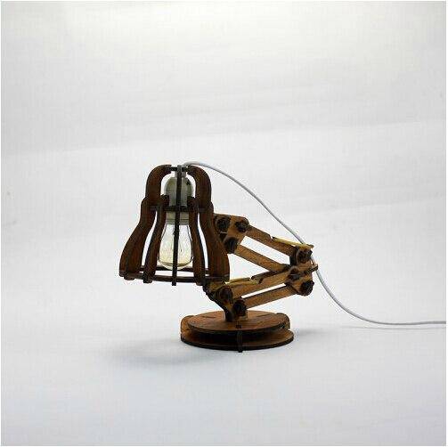 Lampe de bureau en bois style Pixar rustique - Élégance naturelle | Marco Lucetti