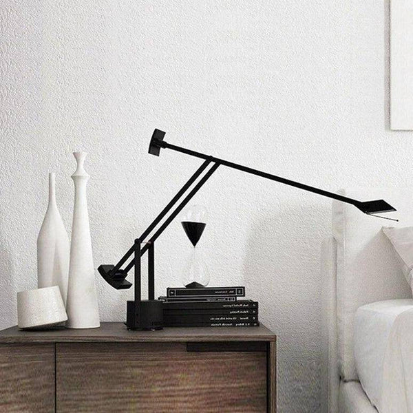 Lampe de bureau LED noire, style industriel. | Marco Lucetti