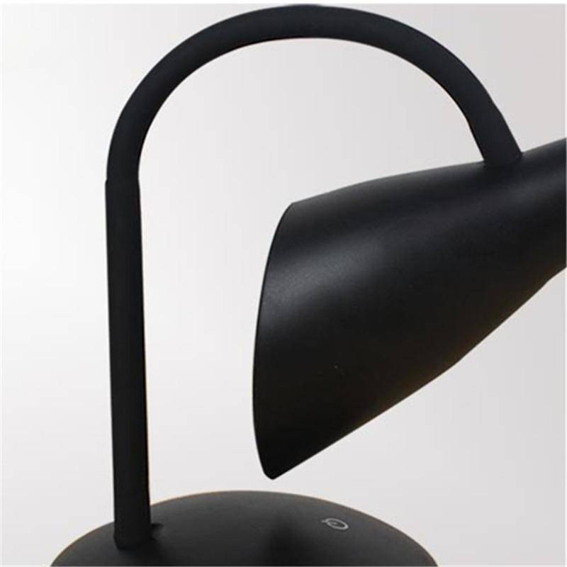 Lampe de bureau LED USB (noir/blanc) | Marco Lucetti