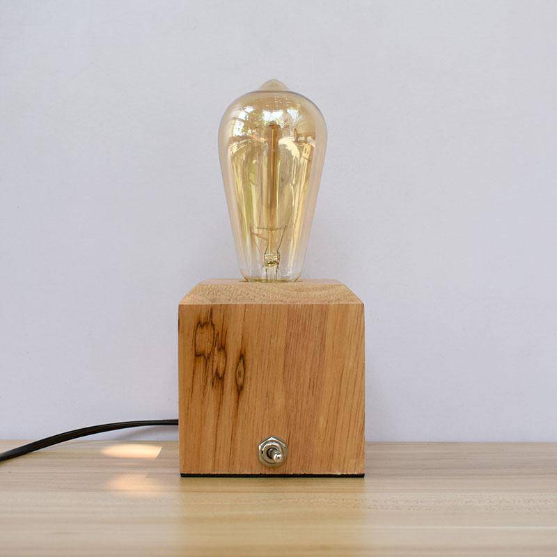 Lampe de bureau ou de chevet avec socle en bois cubique | Marco Lucetti EU