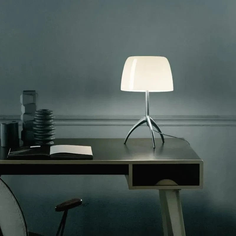 Lampe de bureau trépied postmoderne par un styliste italien renommé | Marco Lucetti