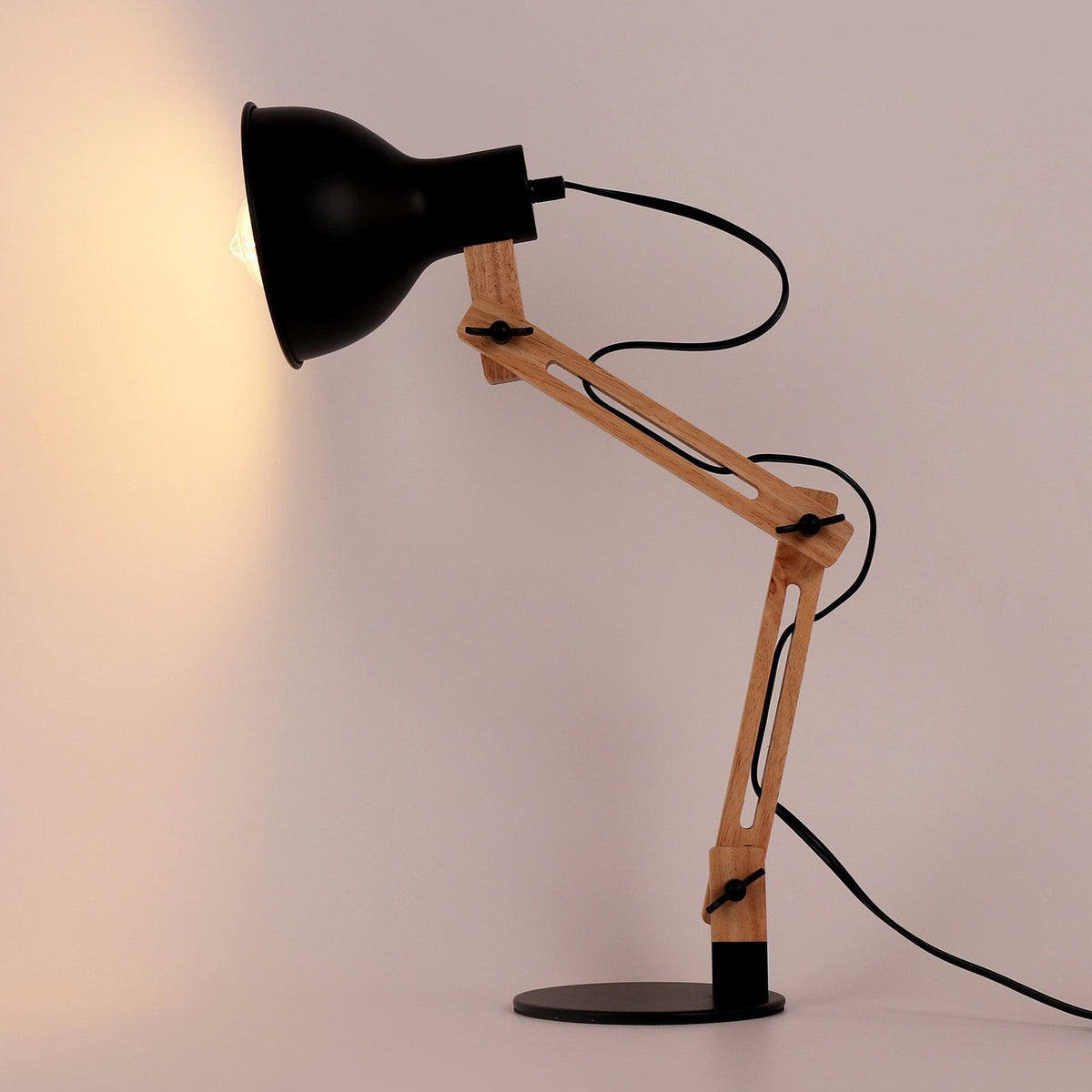 Lampe de bureau Vaz en bois articulée | Marco Lucetti