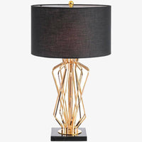 Lampe de chevet dorée et élégante.