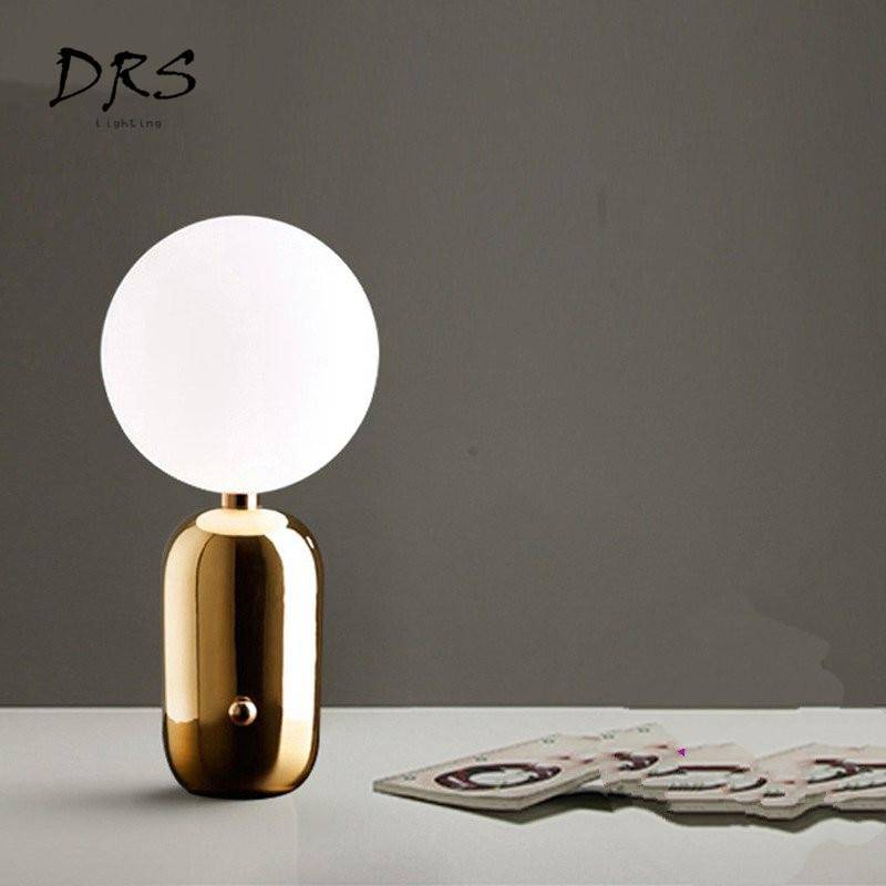 Lampe de chevet chromée avec boule de verre Modern | Marco Lucetti