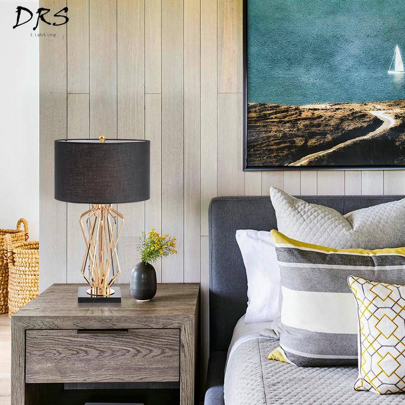 Lampe de chevet dorée et élégante. | Marco Lucetti