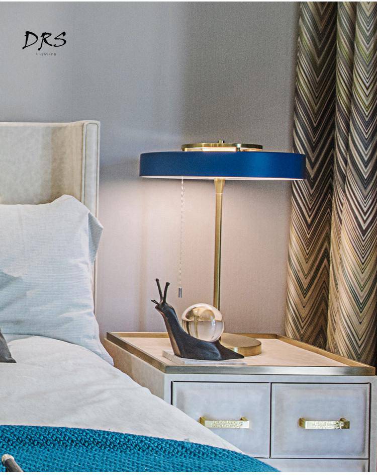 Lampe de chevet dorée Mesa. | Marco Lucetti