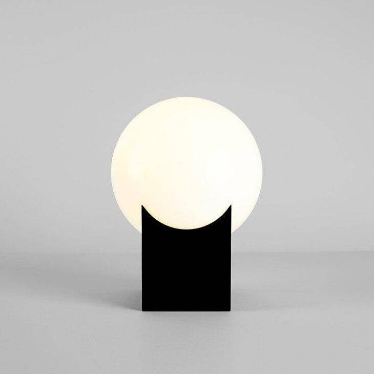 Lampe de chevet élégante sur socle cube | Marco Lucetti