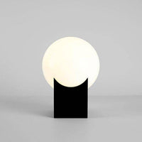 Lampe de chevet élégante sur socle cube | Marco Lucetti