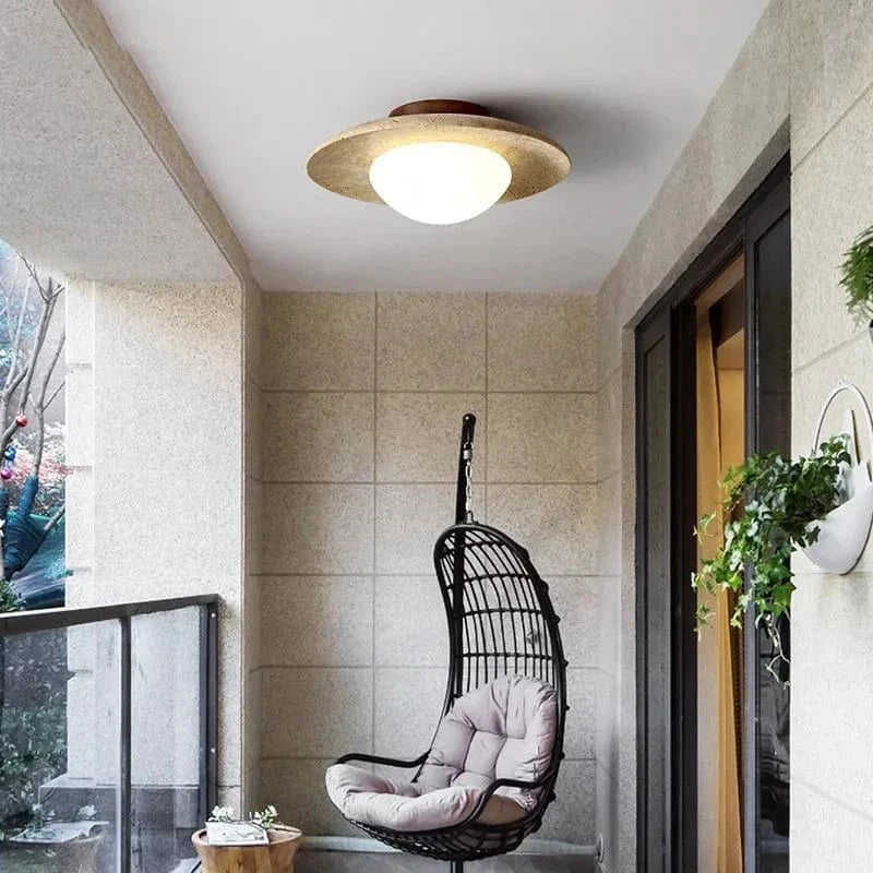Lampe de plafond en pierre jaune Wabi-sabi pour décorer votre couloir ou votre balcon en Europe du Nord | Marco Lucetti