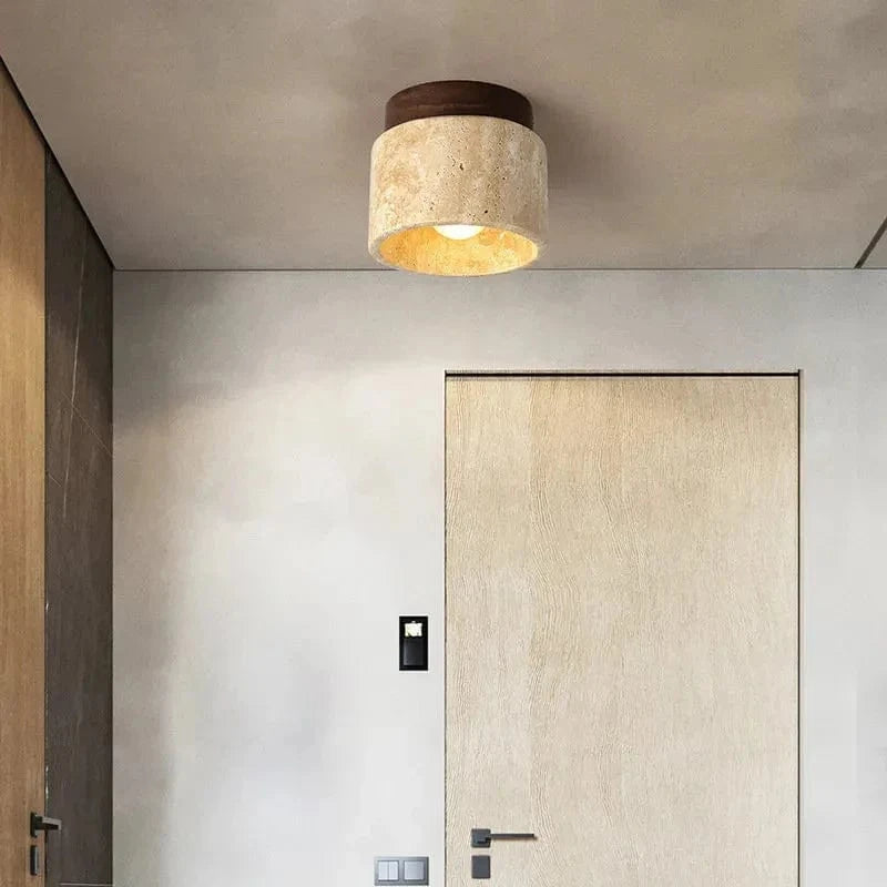 Lampe de plafond en pierre jaune Wabi-sabi pour décorer votre couloir ou votre balcon en Europe du Nord | Marco Lucetti