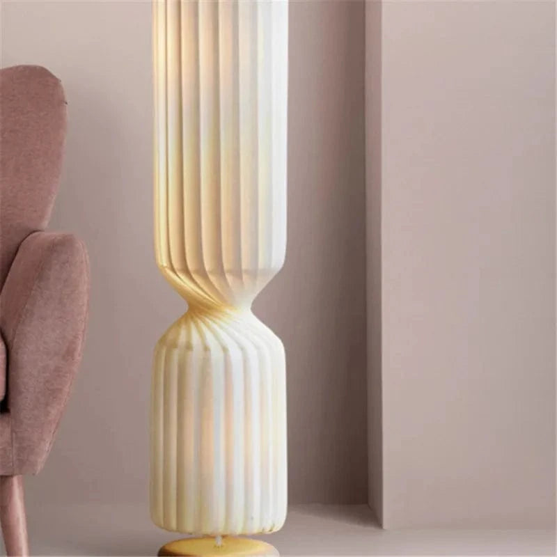 Lampe de sol nordique Wabi Sabi plissée en tissu blanc pour salon ou chambre - Marque Loft-Light | Marco Lucetti