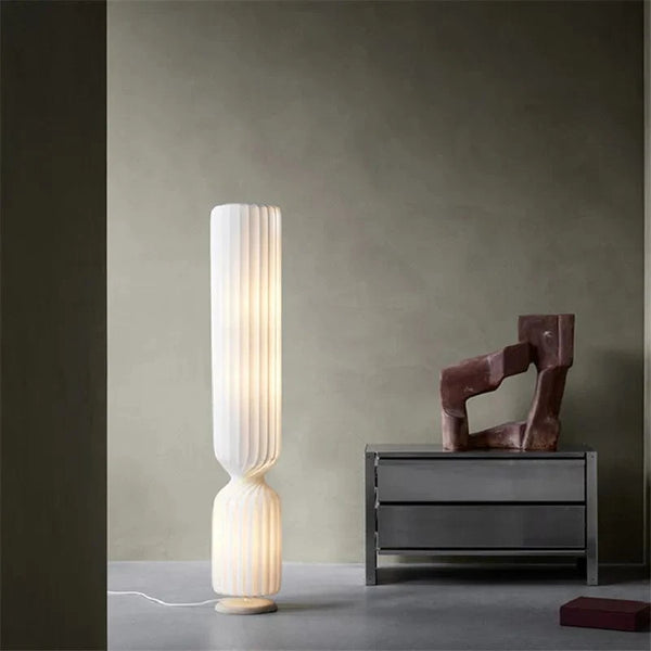 Lampe de sol nordique Wabi Sabi plissée en tissu blanc pour salon ou chambre - Marque Loft-Light | Marco Lucetti