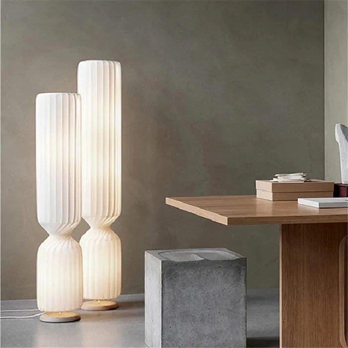 Lampe de sol nordique Wabi Sabi plissée en tissu blanc pour salon ou chambre - Marque Loft-Light | Marco Lucetti