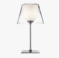 Lampe de table design italien moderne en acrylique pour une décoration nordique de maison