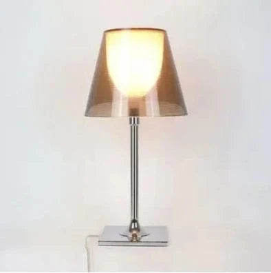Lampe de table design italien moderne en acrylique pour une décoration nordique de maison | Marco Lucetti Ambre