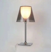 Lampe de table design italien moderne en acrylique pour une décoration nordique de maison | Marco Lucetti Gris fumé