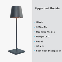 Lampe de table sans fil en métal noir, style varié.