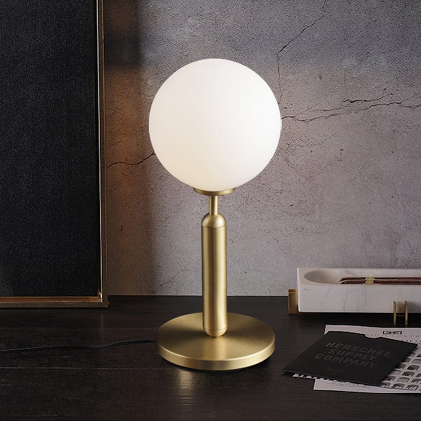 Lampe Ivy : Lumière ronde, base dorée | Marco Lucetti