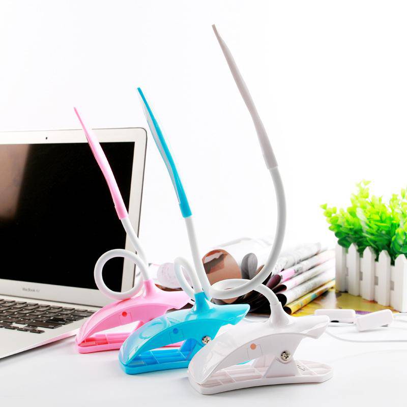 Lampe LED de bureau à pince, colorée et USB | Marco Lucetti
