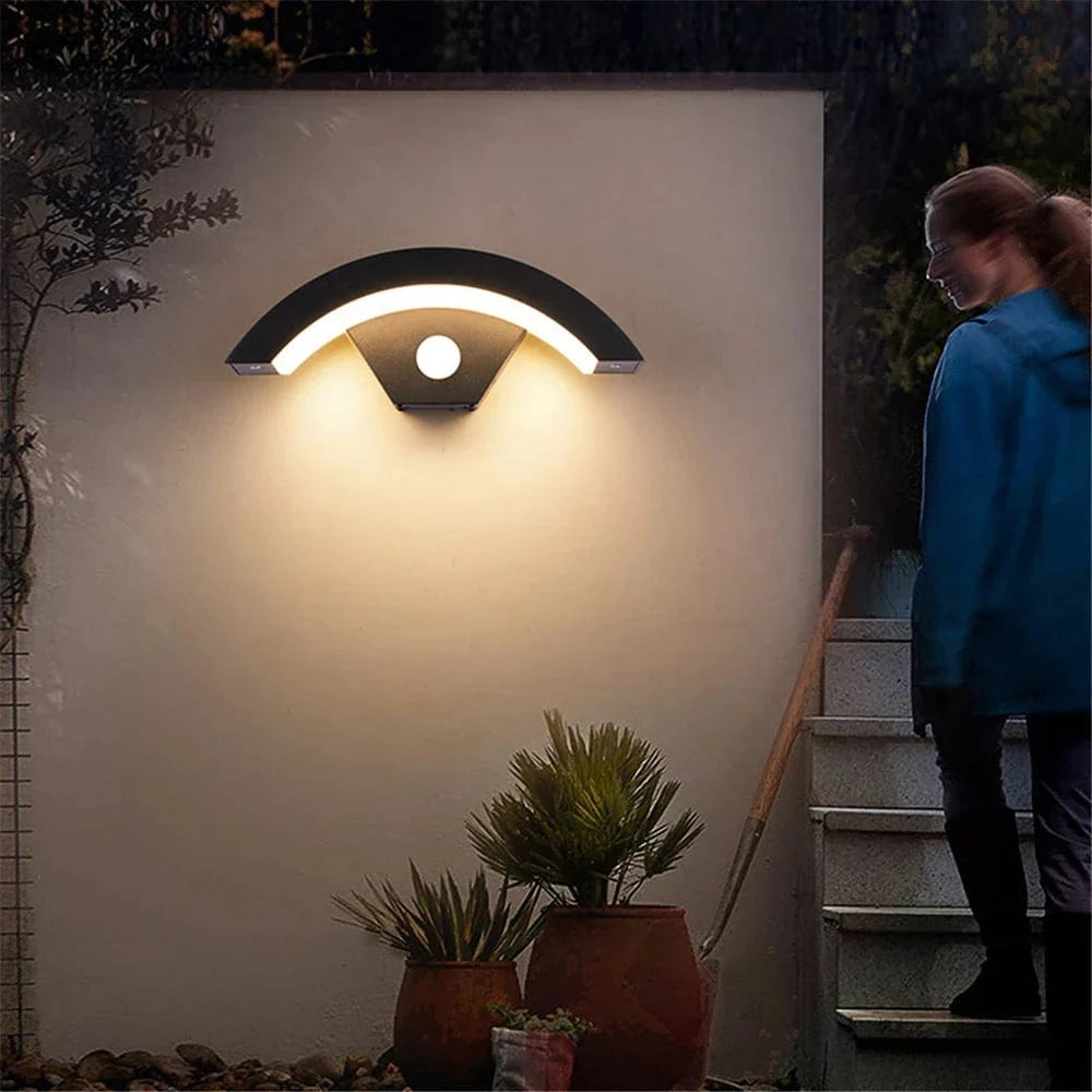 Lampe murale extérieure moderne à Induction du corps humain | Marco Lucetti