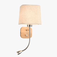 Lampe murale LED élégante avec abat-jour en tissu et liseuse | Marco Lucetti