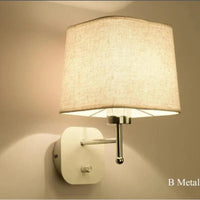 Lampe murale LED élégante avec abat-jour en tissu et liseuse | Marco Lucetti B Base en métal