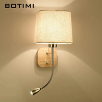 Lampe murale LED élégante avec abat-jour en tissu et liseuse | Marco Lucetti Un socle en bois