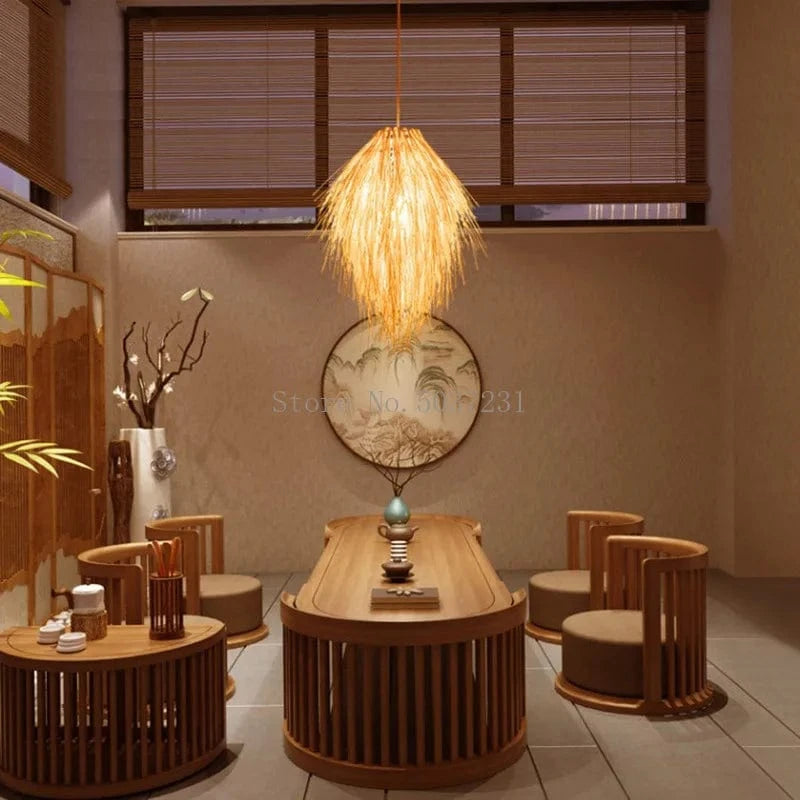 Lampe pastorale en rotin tissage bambou et chapeau de paille, idéale pour une décoration de salle | Marco Lucetti