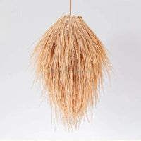 Lampe pastorale en rotin tissage bambou et chapeau de paille, idéale pour une décoration de salle | Marco Lucetti