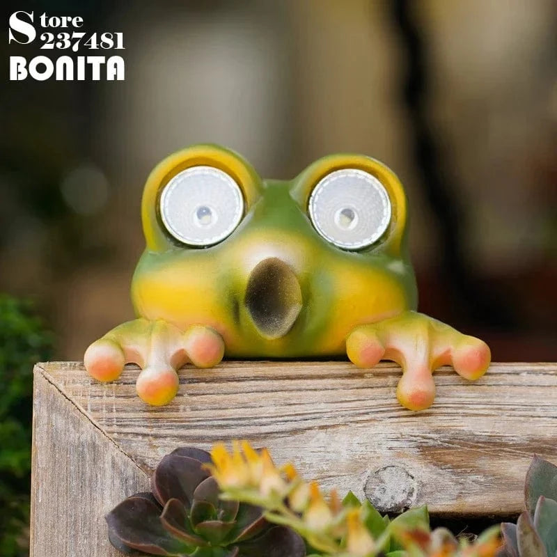 Lampe solaire de jardin grenouille coquine studieuse en résine avec Led Bub lumière waterproof | Marco Lucetti