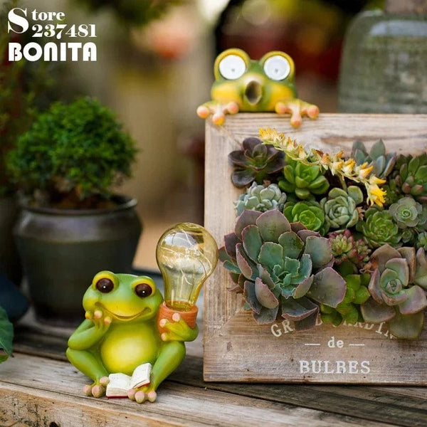 Lampe solaire de jardin grenouille coquine studieuse en résine avec Led Bub lumière waterproof | Marco Lucetti