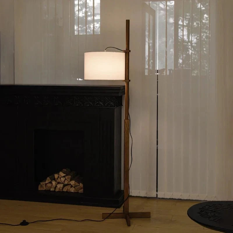 Lampe sur Pied Nordique Wabi Sabi en Bois Massif et Tissu, Abat-Jour LED pour Salon et Chambre | Marco Lucetti
